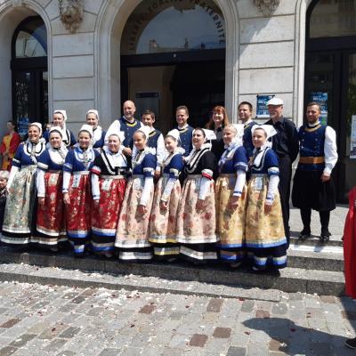13052023 le groupe de koroll breizh sur le perron
