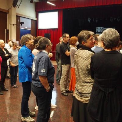 Devant des stagiaires attentifs 04