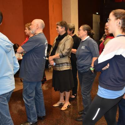 Devant des stagiaires attentifs 3