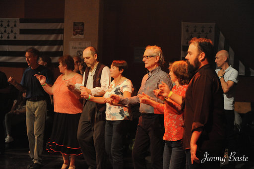 JB- Fest-noz à Savigny-Danseurs_1