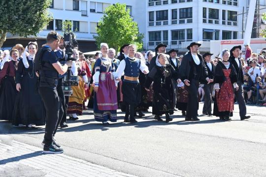 Fiers et heureux de defiler 1