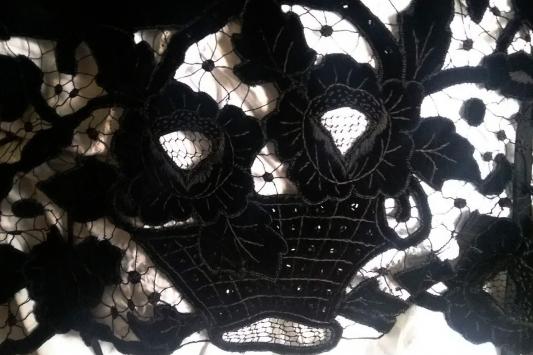 Modele de broderie richelieu avec perlage